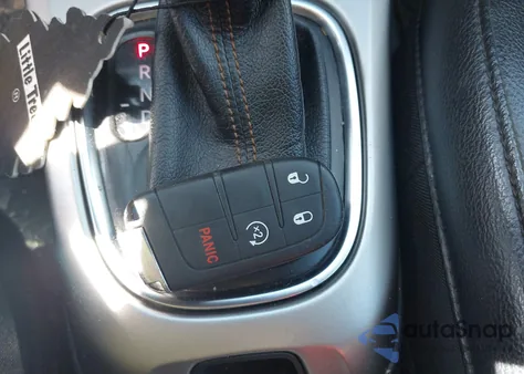 2018 Jeep Compass Latitude 4X4 z USA, uszkodzony, nr VIN 3C4NJDBB8JT239910